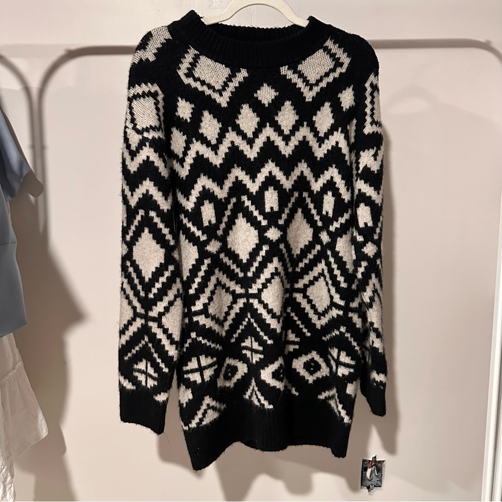H&M Black and White Geometric Pattern Sweater